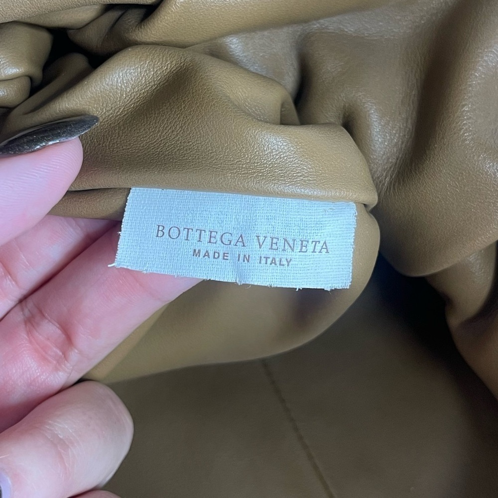 Bottega Veneta The Pouch Large Tan Leather Slouchy Clutch Made Italy OS - Picture 10 of 15